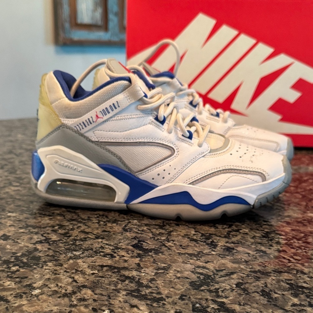 Jordan point lane Nike Air Max Gray and Blue Athletic Shoes 7Y or women’s 8.5